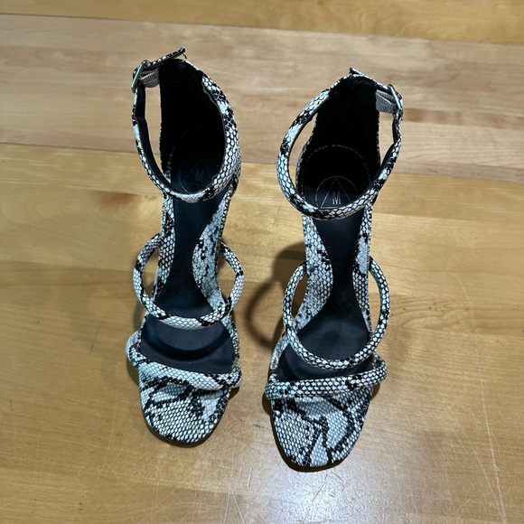 Missguided Snakeskin Strappy Heels Size 6.5 - Picture 3 of 11